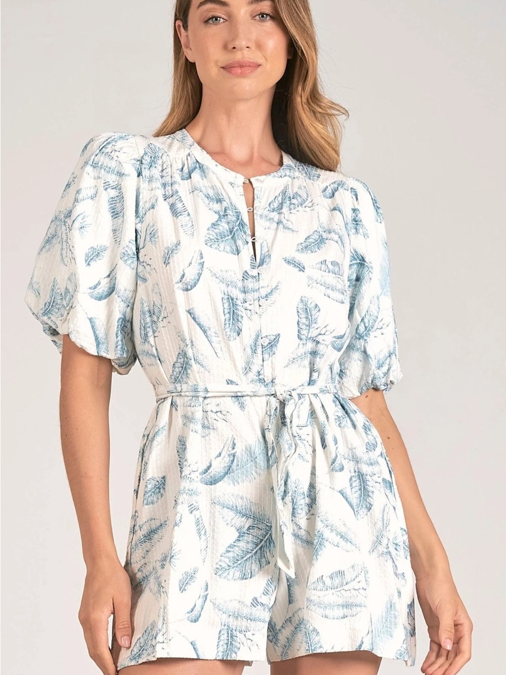 NWT SIZE S ELAN Women's White & Blue Bubble Feather Print Romper